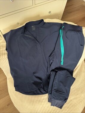Figs Technical Collection Scrub set in Navy